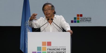Petro estalló contra el FMI: "Tiene que liquidarse como institución multilateral"