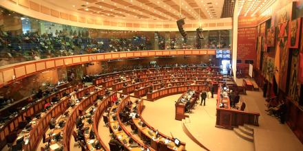 Asamblea otorga licencia a Noboa para ausentarse de sus funciones por 18 días