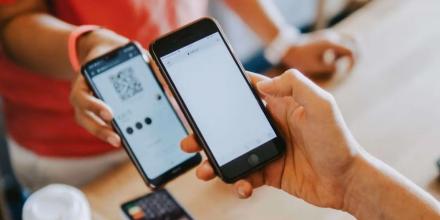 Ecuador lidera en pagos móviles y transformación digital