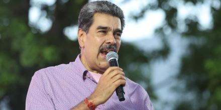 Maduro dice que el referéndum en Ecuador comprueba "el fraude" de Noboa