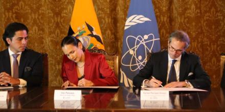 Ecuador firmó acuerdo con Organismo de Energía Atómica
