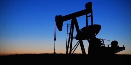 El petróleo WTI, referente de Ecuador, repuntó hasta los $ 58,56 el barril