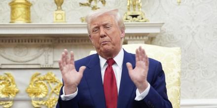 Rodeado de mineros, Trump firmó ordenes para impulsar la industria del carbón