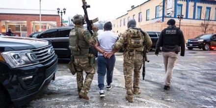 EE.UU. detuvo a 1.000 migrantes, incluyendo ecuatorianos, en operación en Minnesota