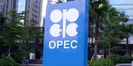 OPEP+ evalúa aumentar su producción de petróleo en agosto