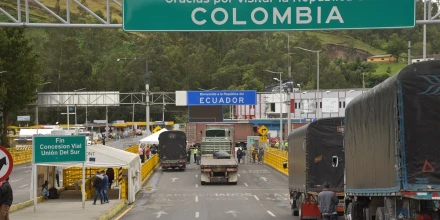 Entran en vigor los aranceles del 100 % de Ecuador a productos de Colombia