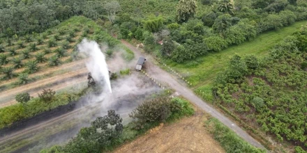 Petroecuador controla fuga de combustible en Quinindé tras presunta perforación clandestina