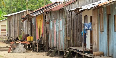  Pobreza en Ecuador cayó 6,6 puntos en 2025 hasta 21,4 %