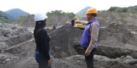 15 maquinarias trabajan en la recuperación vial entre Napo y Sucumbíos 15 maquinarias trabajan en la recuperación vial entre Napo y Sucumbíos