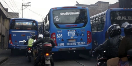 Transportistas de Quito recortan horarios de servicio y exigen revisión de tarifas