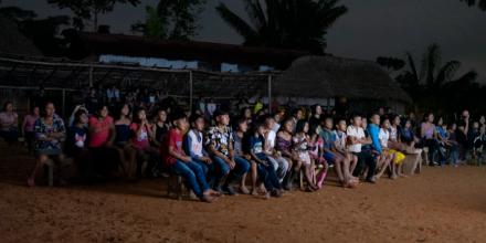 Kanua, festival de cine amazónico, se celebra en una canoa de energía solar