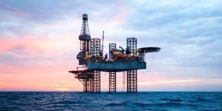 OPEP+ acuerda aumentar producción de petróleo ante tensión en el mercado