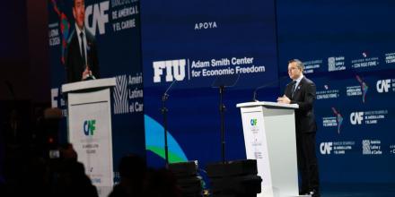 Noboa regresó de Panamá por un asunto "de emergencia"