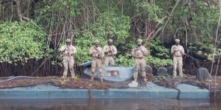 Fuerzas Armadas incautan semisumergible usado para narcotráfico en Esmeraldas