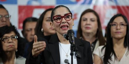 Luisa González niega vínculos ilícitos y denuncia persecución tras allanamiento