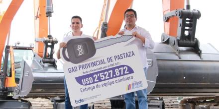 El BDE entregó nuevo equipo caminero en Pastaza 