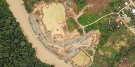 Militares destruyeron 2 campamentos de minería ilegal en Zamora Chinchipe 