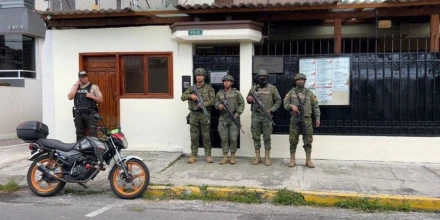 Ecuador declara “persona non grata” al embajador de Cuba 