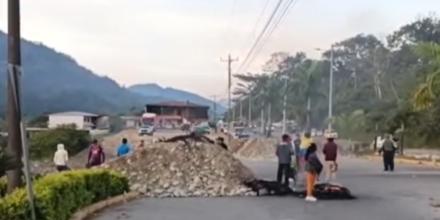 Zamora Chinchipe: Mineros artesanales cerraron vías