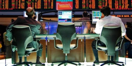 Fitch destaca a Ecuador por su estrategia de financiamiento y mejora su calificación crediticia