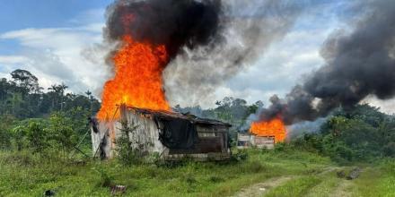 El Ejército destruyó 8 campamentos de minería ilegal en Esmeraldas