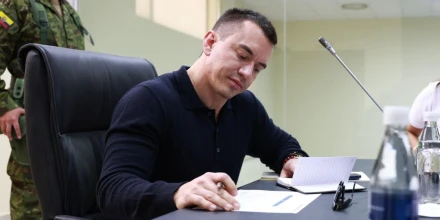 Riesgo país baja a 436 y mejora percepción de Ecuador