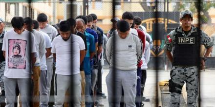 Perú trasladó a 100 presos de alta peligrosidad a remota cárcel en los Andes