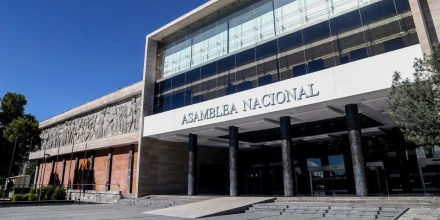 Asamblea aprueba incentivos tributarios para impulsar la vivienda social en Ecuador