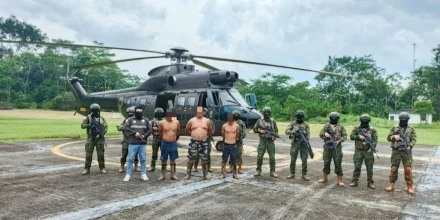 Operativo militar en Orellana deja detenidos y maquinaria destruida en zona minera ilegal