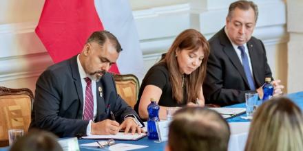 Ecuador y Chile firman acuerdo para reducir controles y agilizar procesos aduaneros