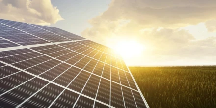 Energía eólica y solar podrían evitar nuevas crisis eléctricas en Ecuador, según estudio