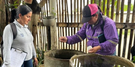 Gobierno despliega brigadas masivas para contener el dengue en Ecuador