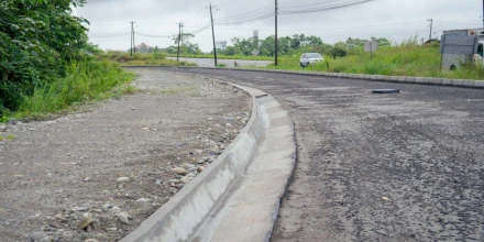 Obra vial en Nueva Loja alcanza 55 % de avance y apunta a mejorar la conexión hacia la frontera