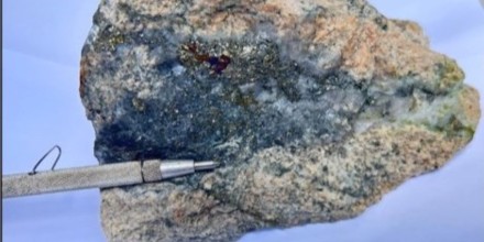 Salazar Resources amplía la zona mineralizada del proyecto Monja en Ecuador