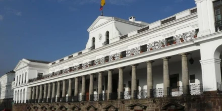 Baja del riesgo país mejora percepción financiera, pero no refleja toda la realidad económica 