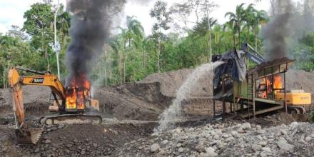 El Ejército golpeó a la minería ilegal en Tiwintza El Ejército golpeó a la minería ilegal en Tiwintza