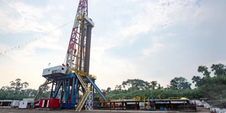 Ecuador vuelve a los mercados de deuda impulsado por el petróleo, en medio de una política que no prioriza el sector