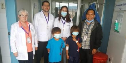 2 niños superaron la leptospirosis y regresaron a Taisha 