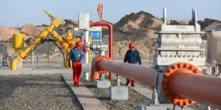 Menor demanda de China ayuda a contener el alza mundial de los precios del petróleo