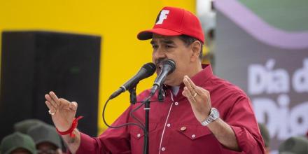 Venezuela: Maduro firma decreto de emergencia económica