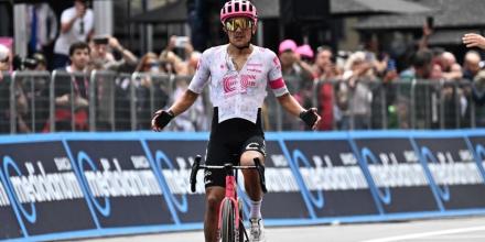 Richard Carapaz ganó la etapa 11 del Giro de Italia