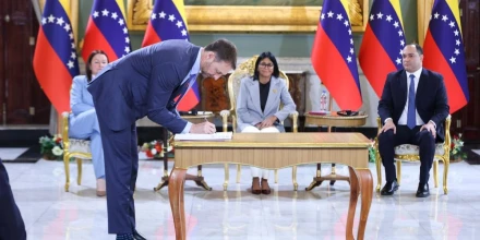 Venezuela autoriza a Shell desarrollar el campo gasífero Loran