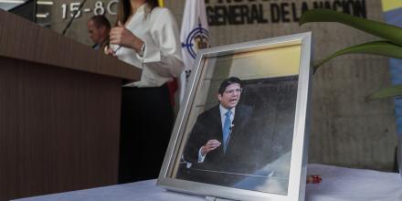 Ecuador lamenta la muerte de Miguel Uribe y condena "firmemente toda forma de violencia"
