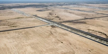 Noboa evalúa usar terrenos de la Refinería del Pacífico para proyectos solares y vivienda