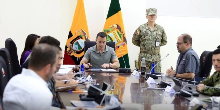 Gobierno dispone salida de altos oficiales y reconfigura el mando militar