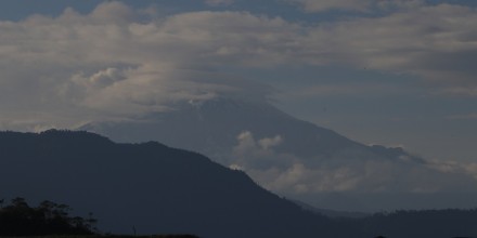 Ceniza del Sangay sigue cayendo sobre poblaciones cercanas