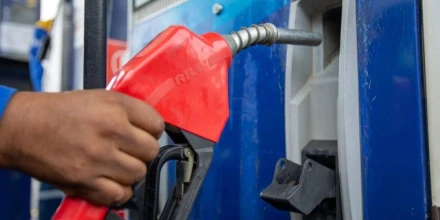 Gasolina Extra escasea en Quito por fallas en despachos