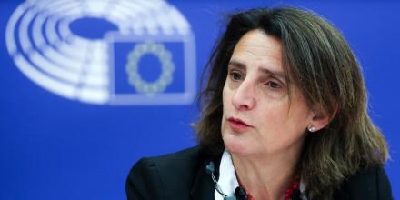 La Comisión Europea multó a Apple y a Meta
