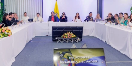 Petro eleva tensión con Ecuador y advierte riesgo de control criminal en la frontera