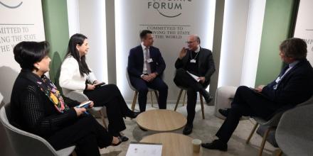 Noboa mantuvo una intensa agenda en Davos